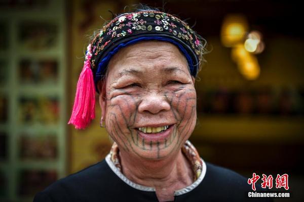  The tattoo of Li nationality in Hainan is about to disappear and has been preserved for 3000 years as decoration