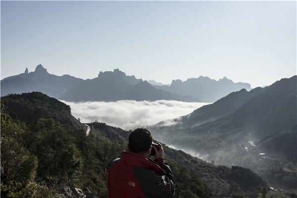 燕赵各地 正文 10月16日,雨过天晴,位于武安西部山区摩天岭洺河