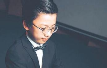 10岁男孩办音乐会写英文小说 父母:只是普通孩子