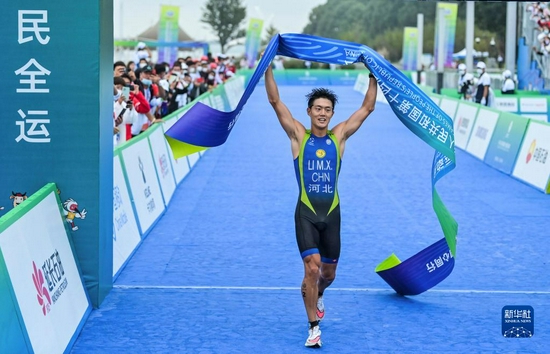 9月17日,李明旭在比赛中冲过终点。新华社记者陶亮摄
