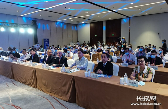 2021中国国际数字经济博览会“企业数字化转型高峰论坛”现场。长城网记者 王守一 摄