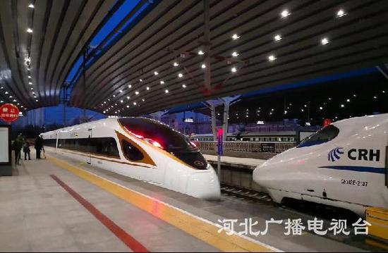 “复兴号”列车。李溢春 摄