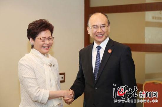 4月9日,省长许勤会见了香港特别行政区行政长官林郑月娥。 记者孟宇光摄