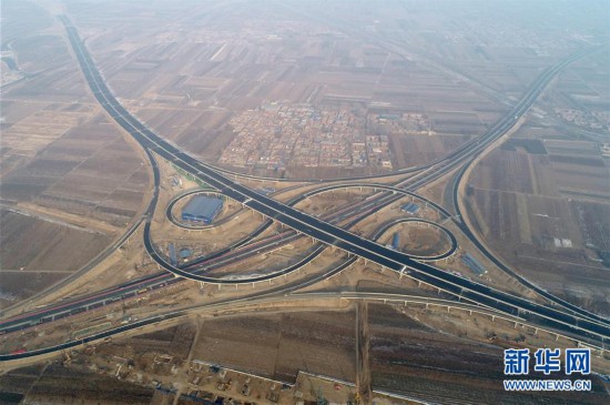 这是1月3日拍摄的北京大兴国际机场北线高速公路廊坊段王场互通枢纽（无人机照片）。