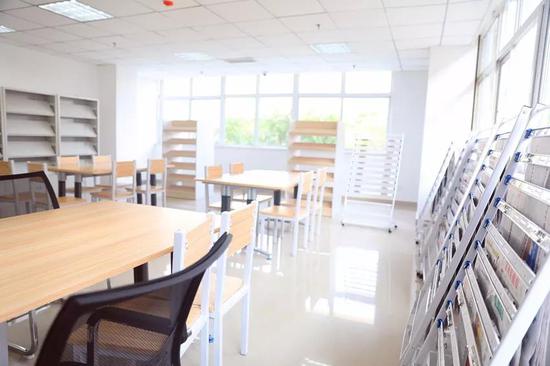 沧州市新华区添一图书馆 馆内藏书总量近9万册件