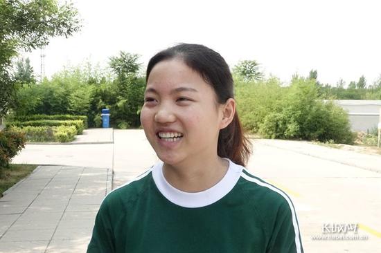 脸上笑容变多的杜雅旭。长城新媒体记者 刘延丽 摄