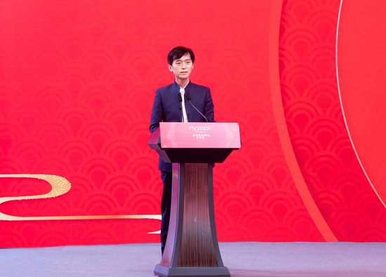 中央广播电视总台文艺节目中心负责人许文广介绍春晚创意亮点