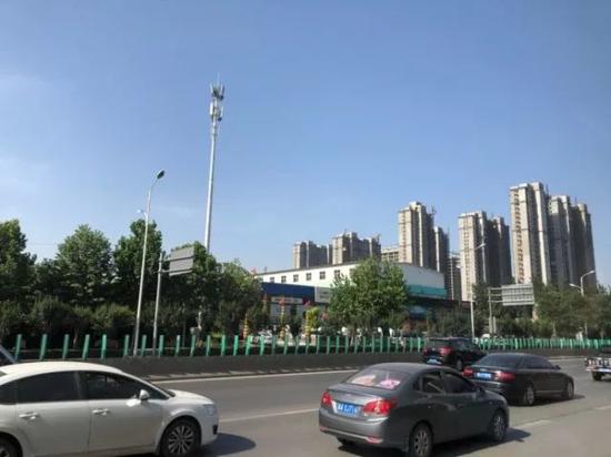 窗外刺眼的阳光,