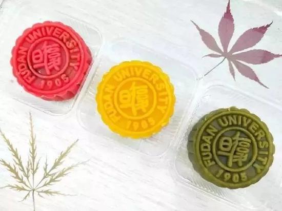 △复旦大学“校徽”版月饼