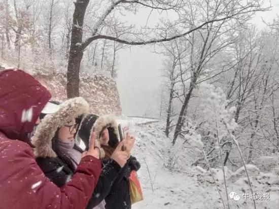 2月7日,农历大年初三,盼望己久的瑞雪如期而至。邢台西部山区天河山、紫金山等景区一片银色世界,宛如人间仙境!