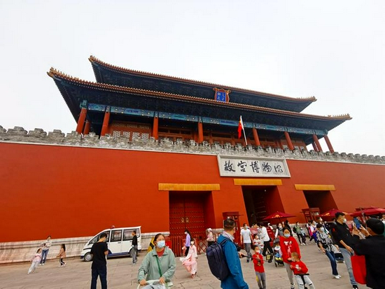 10月2日，故宫游客众多。中新网记者 李金磊 摄