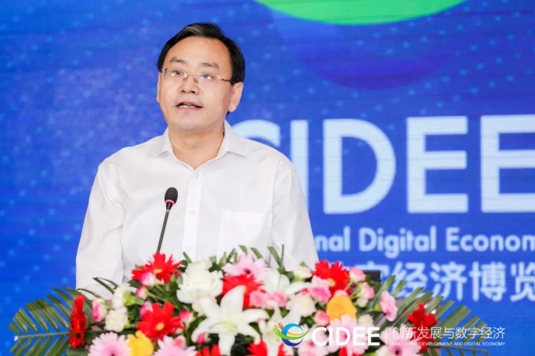 省委网信办总工程师张平出席论坛并致辞。