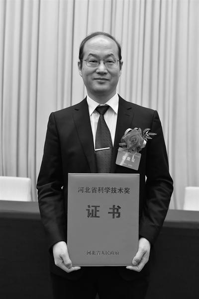 杨绍普,1962年11月出生,中共党员,工学博士,现为石家庄铁道大学党委副书记、校长,石家庄铁道大学教授、博士生导师,兼任IFToMM(国际机构与机器学联合会)非线性振动技术委员会委员、中国振动工程学会副理事长。