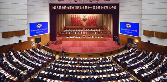 1月7日,政协河北省第十一届委员会第五次会议在省会河北会堂开幕。图为大会会场。河北日报记者田明 赵永辉摄