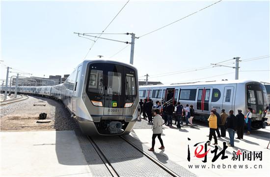 地铁建设节点二:地铁列车“亮相”石家庄