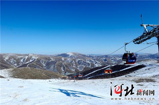 河北省将打造以崇礼为核心的中国冰雪旅游大区 崇礼密苑云顶乐园山顶远眺风光。(资料片,王伟宏摄)