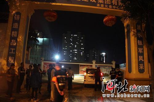 8月29日,石家庄市城管委组织执法人员联合交管等部门对省会渣土秩序进行了督导检查。图为执法人员正在进行督导检查。