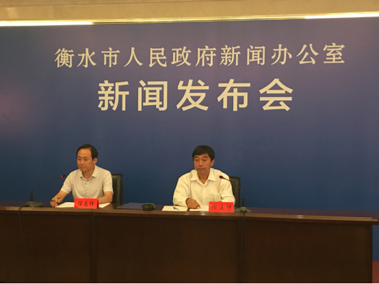 衡水市政府新闻办召开石济客专、衡水北站高铁广场、石衡沧港城际铁路项目石衡沧港城际铁路项目新闻发布会。图为发布会现场。