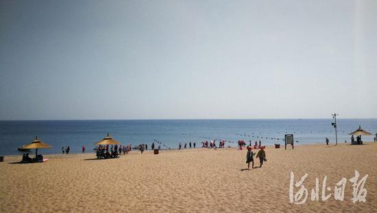 沙雕海洋乐园拥有800米黄金海岸,是游玩戏水好去处。