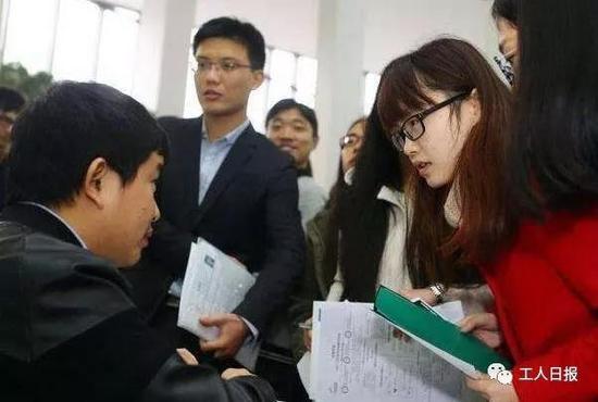 就业方面,人社部将主要采取以下几个方面的措施:
