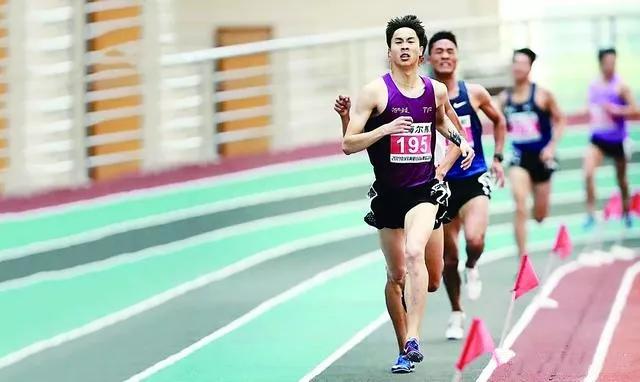 沧州小将王少杰打破尘封22年的1500米全国纪录