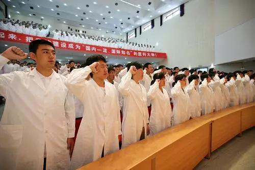 免费本科医学生