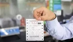 长途客运已经实施了实名制,遗失车票可以免费补办了。