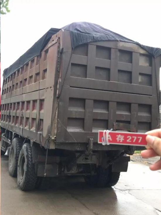 处理违停大货车