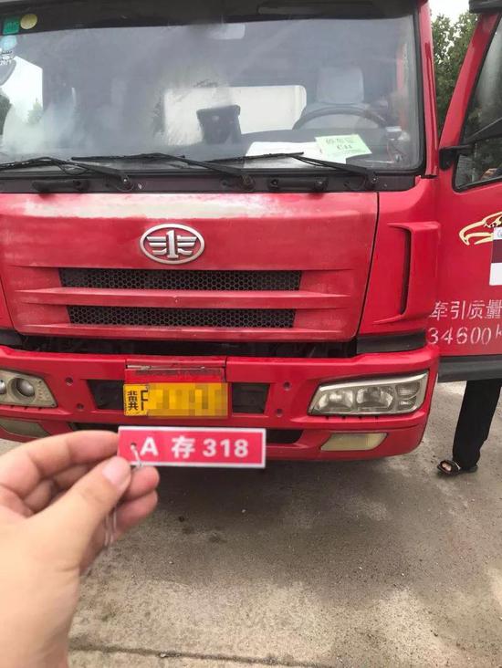 处理违停大货车