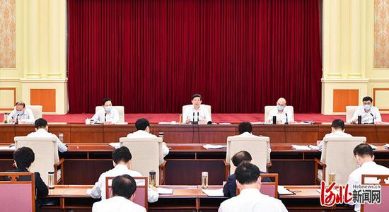 7月14日,省委书记、省人大常委会主任、省级总河湖长王东峰主持召开2020年度省级总河湖长会议。这是会议现场。河北日报记者赵威摄