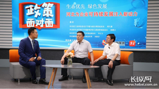 授课嘉宾与企业代表对话交流。