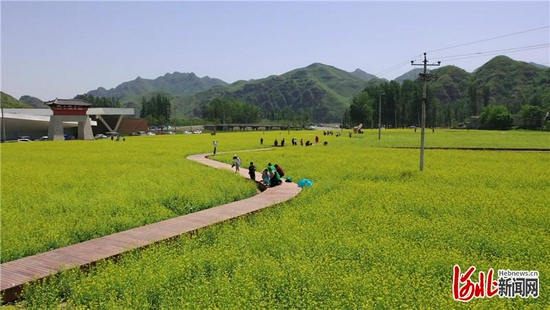 易县田岗村成为环易水湖景区的网红打卡地。 通讯员左晓东摄
