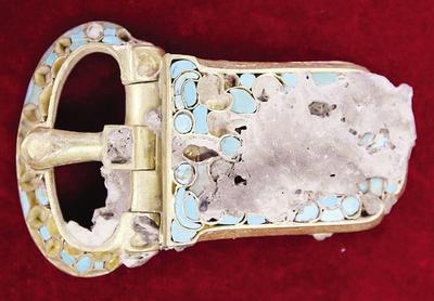 盗贩在九层妖塔旁挖9米盗洞 几百件文物被盗