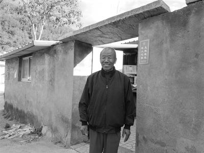 老人家的房子还是上世纪80年代建造的。