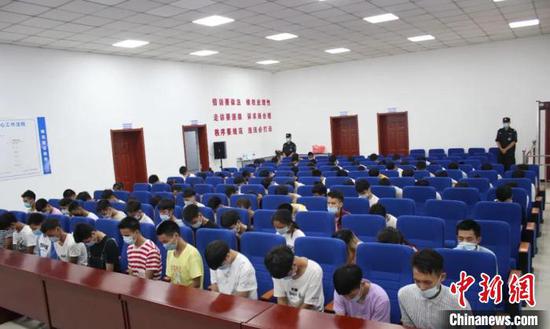 图为被抓捕的犯罪嫌疑人。警方供图