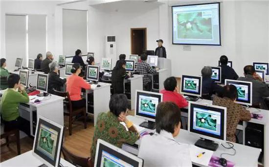 兴办各类老年大学