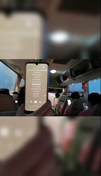 歌声里,让我再看看窗外武汉的江河。武汉,我不会忘记你!(孟景红提供)