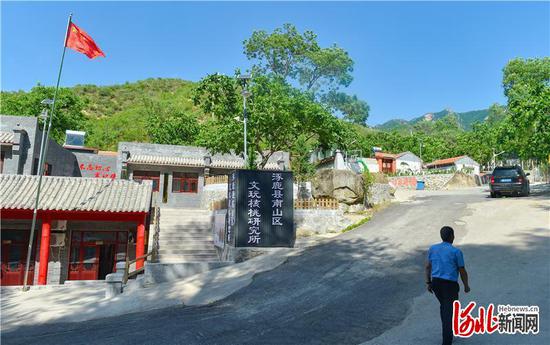  涿鹿县南将石村村貌。 河北日报记者 耿 辉摄