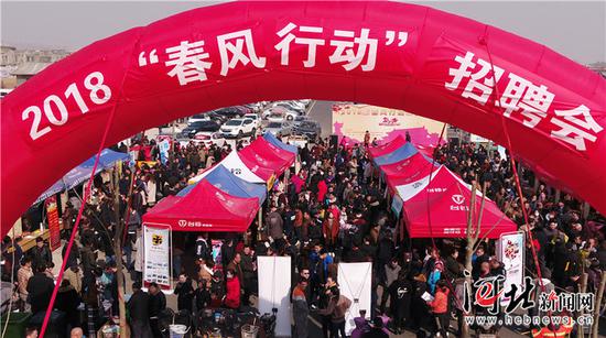 河北省招聘会_2016河北首场大型招聘会 8万余人争抢4万岗位