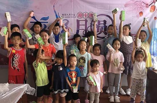 高新区东方花苑社区举办中秋亲子活动