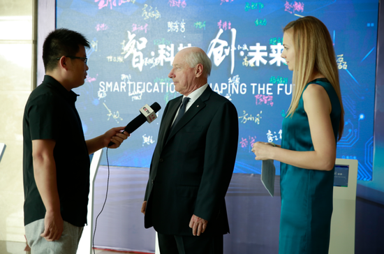 CCTV记者采访意大利普瑞玛集团董事长Gianfranco Carbonato