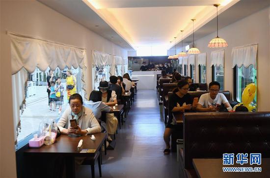 综合体|变废为宝 绿皮火车变身商业综合体