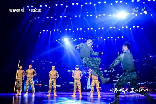 美的物业员工精彩表演(实景图)