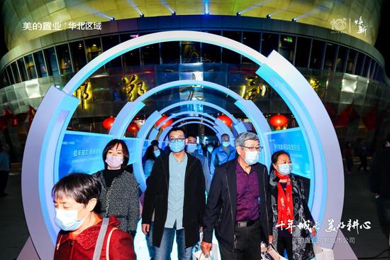 嘉宾签到入场(实景图)