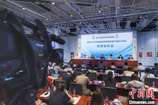 23日,北京冬奥组委发布《北京2022年冬奥会和冬残奥会遗产报告(2020)》。 中新社记者 富田 摄