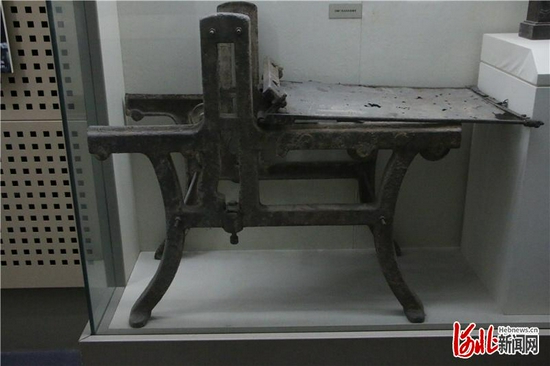 一二九师政治部印刷厂用过的印刷机。涉县八路军一二九师纪念馆供图