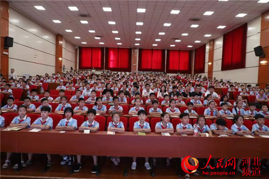 沧州新华区组织中小学生在线关键开学第一课