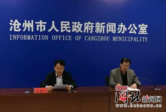 4月13日,沧州市政府召开阳光政务新闻发布会,图为民政局在进行政务发布。 记者戴绍志摄