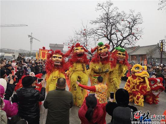春节7天假日,正定旅游总客流量达160.8万人次。图为春节假期游客畅游古城正定。 正定县委宣传部供图。