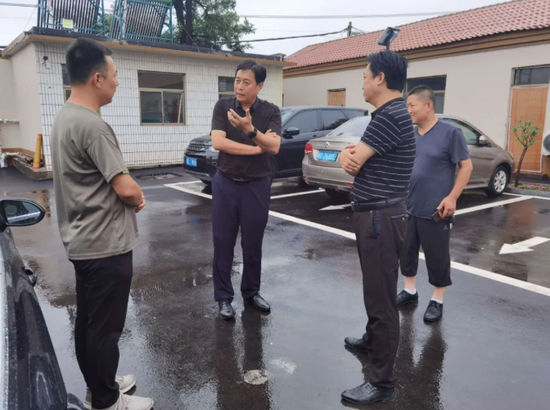▲市委常委,市政府常务副市长张国群深入西土山乡督导检查防汛工作